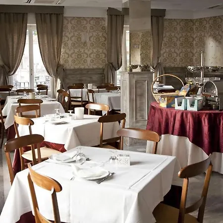 Da Oe Vittorio Srl ホテル レッコ