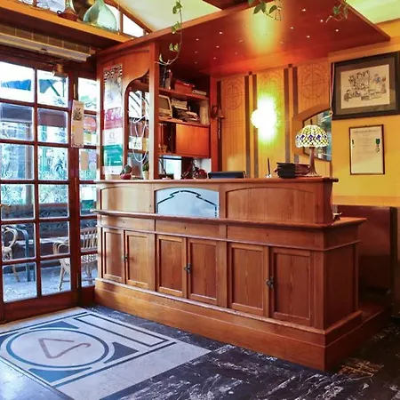 Da Oe Vittorio Srl ホテル 3*