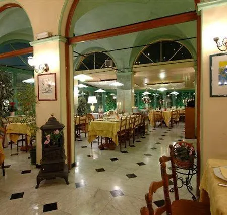 Da Oe Vittorio Srl 酒店 3*